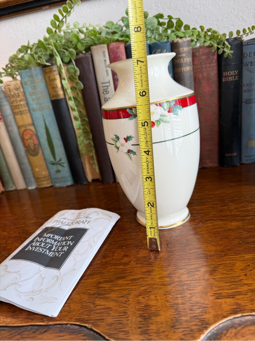 Pfaltzgraff Cream Festive Floral Bone China Christmas Vase - Picture 12 of 13